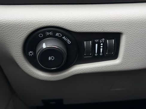 Used 2024 Chrysler Pacifica Touring-L image 57