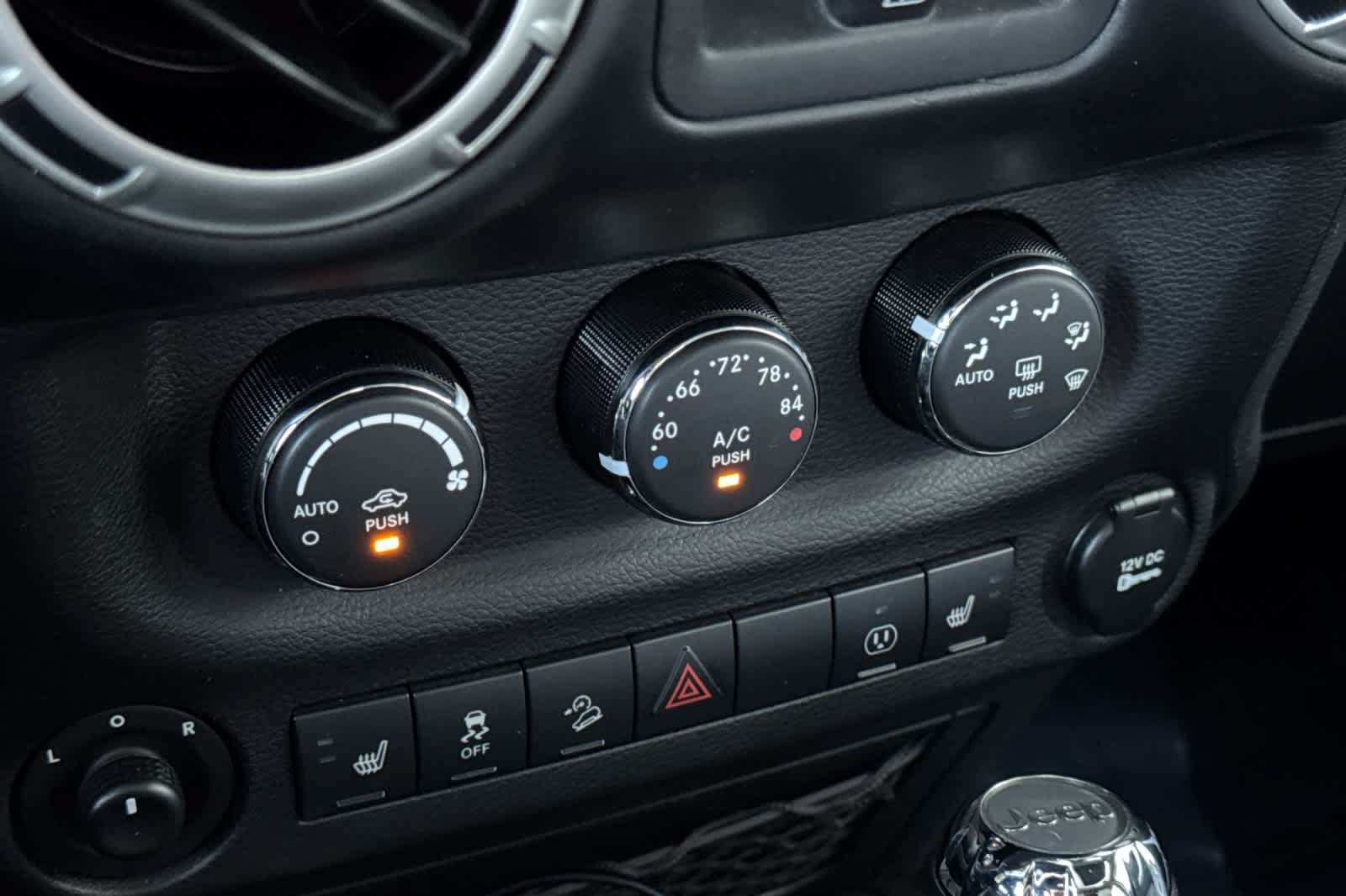 Used 2017 Jeep Wrangler Unlimited Rubicon w/ Connectivity Group AWD/4WD image 19