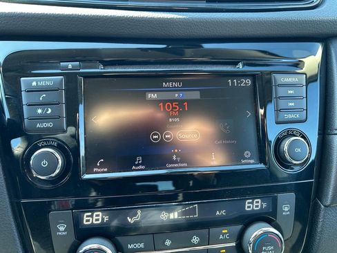 Used 2019 Nissan Rogue SV image 12