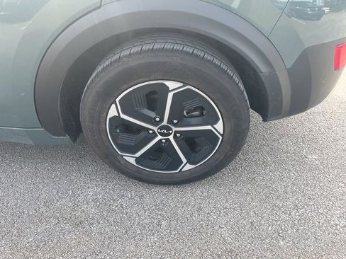 Used 2023 Kia Niro EX image 10