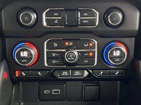 Used 2023 Chevrolet Suburban RST w/ Sport Performance Package image 29