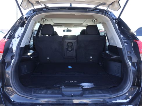 Used 2017 Nissan Rogue SV image 17