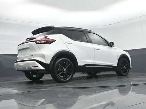 Used 2022 Nissan Kicks SR image 52