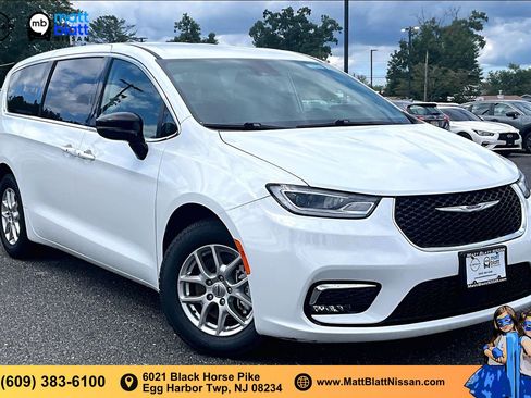 Used 2024 Chrysler Pacifica Touring-L FWD image 33