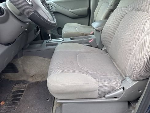 Used 2014 Nissan Frontier SV RWD image 15