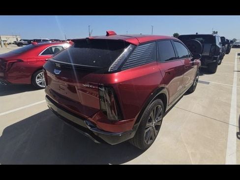 Used 2025 Cadillac Optiq Sport 2 w/ LPO, Floor Liner Package AWD/4WD image 4