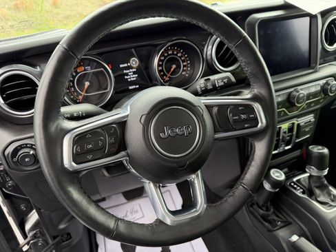 Used 2021 Jeep Wrangler Unlimited Sahara image 24