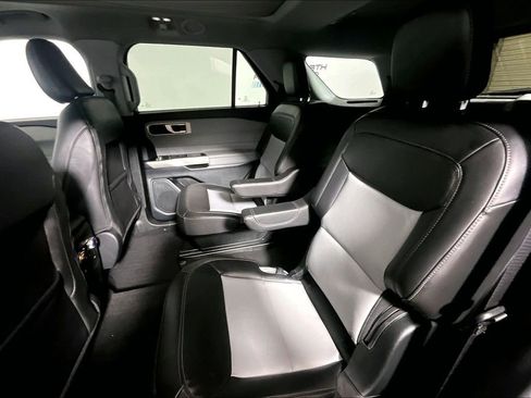 Used 2023 Ford Explorer XLT w/ Equipment Group 202A RWD image 21