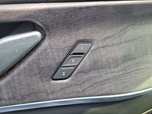 Used 2023 Jeep Grand Cherokee Overland image 12