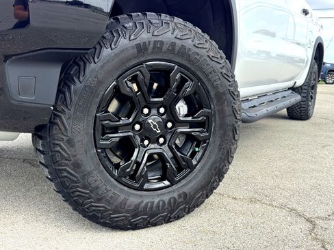 Used 2024 Chevrolet Silverado 1500 ZR2 w/ Technology Package image 2