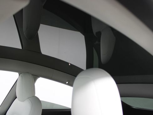 Used 2022 Tesla Model Y Performance AWD/4WD image 9