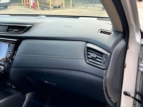 Used 2020 Nissan Rogue SL image 17