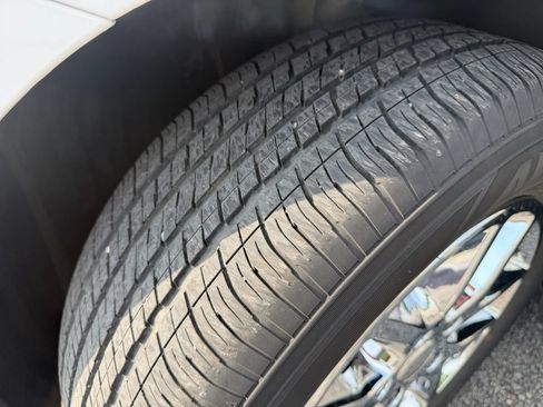 Used 2022 Chrysler Pacifica Touring-L FWD image 14