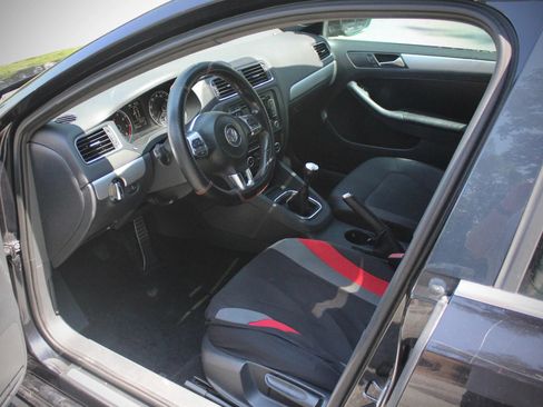 Used 2012 Volkswagen Jetta GLI Autobahn FWD image 9