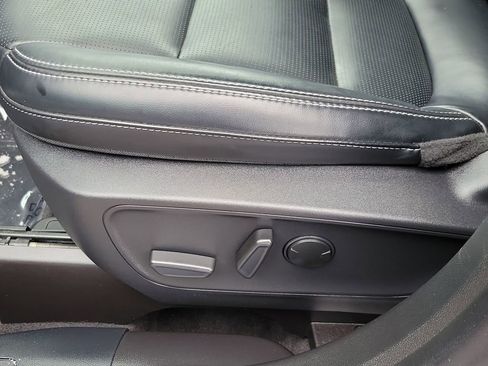 Certified 2025 Ford Escape Platinum image 9