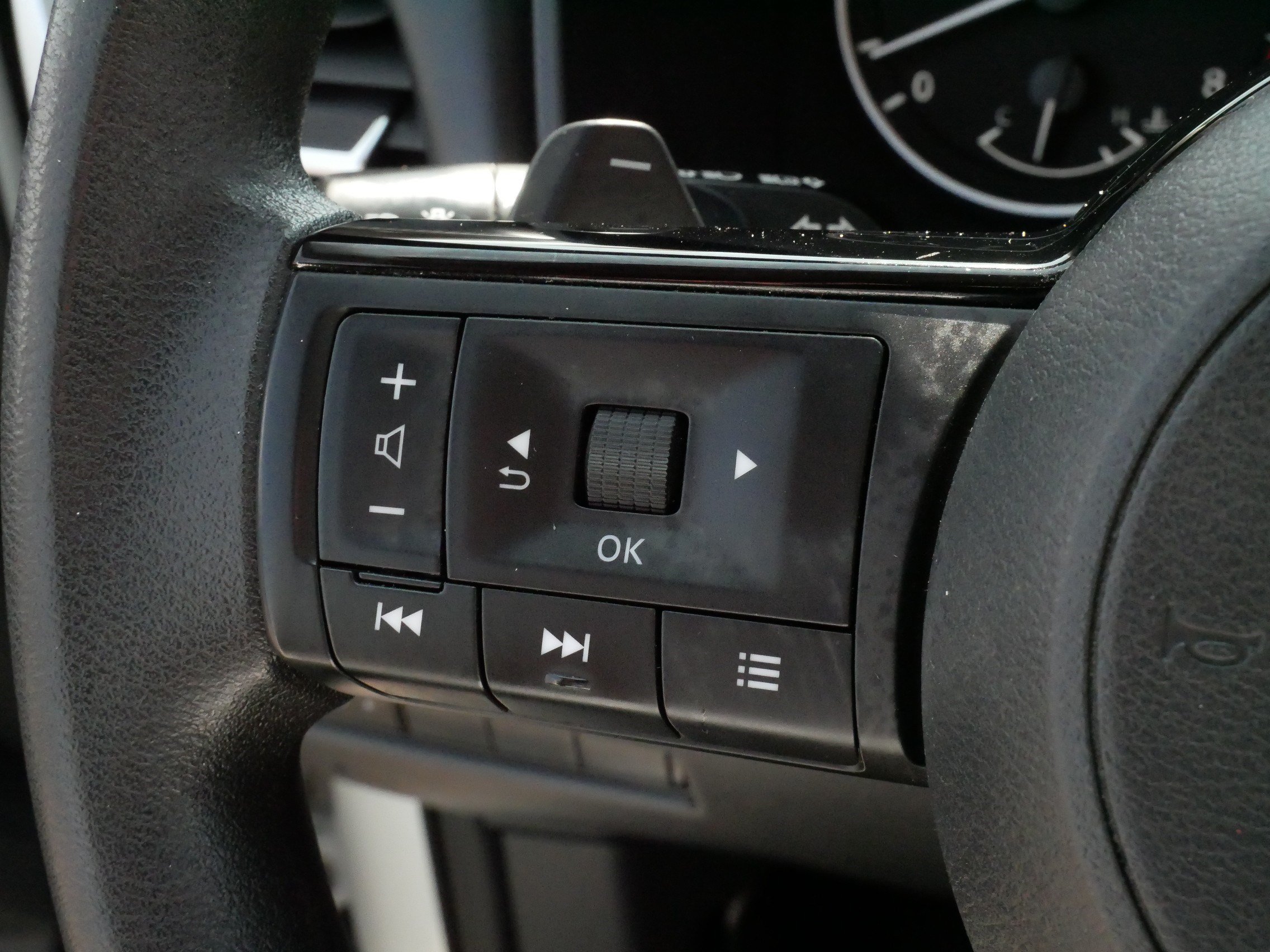 Used 2023 Nissan Rogue SV AWD/4WD image 27