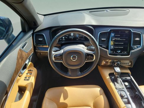 Used 2017 Volvo XC90 T6 Momentum w/ Vision Package image 9
