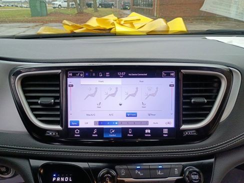 Used 2024 Chrysler Pacifica Touring-L w/ S Appearance Package image 36