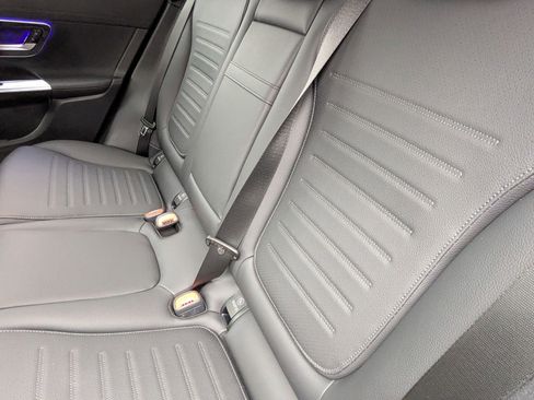 Used 2025 Mercedes-Benz GLC 300 image 27