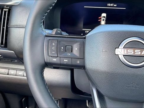 Used 2026 Nissan Pathfinder SL FWD image 11