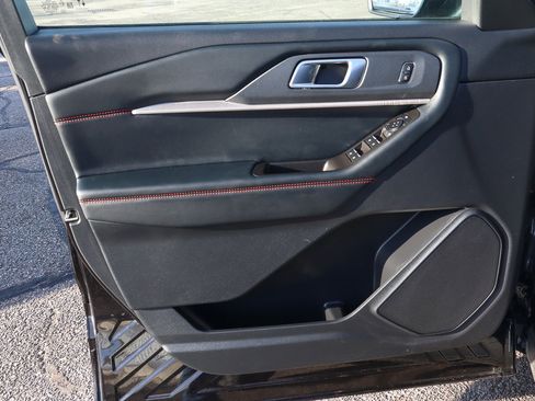 Used 2025 Ford Explorer ST-Line w/ ST-Line Street Pack image 14