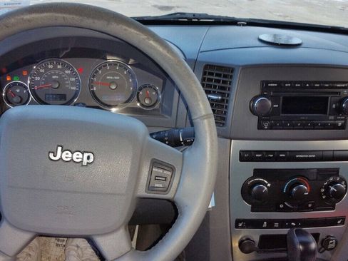 Used 2007 Jeep Grand Cherokee Laredo AWD/4WD image 9