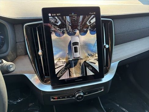 New 2025 Volvo XC90 B6 Plus w/ Protection Package Premier image 16