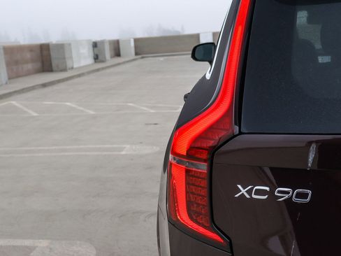 New 2025 Volvo XC90 B6 Core w/ Climate Package image 11