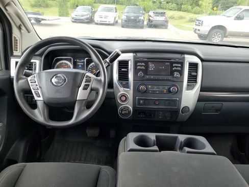 Used 2017 Nissan Titan SV AWD/4WD image 28