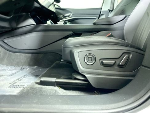 Certified 2022 Audi e-tron Premium w/ Convenience Plus Package image 21
