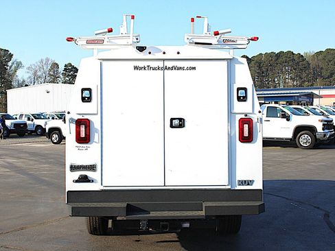 Used 2022 Chevrolet Express 3500 w/ Power Convenience Package image 10