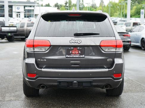 Used 2017 Jeep Grand Cherokee Overland AWD/4WD image 4