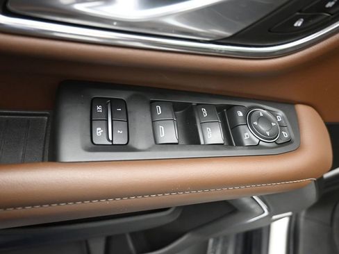Used 2022 Chevrolet Tahoe High Country AWD/4WD image 16