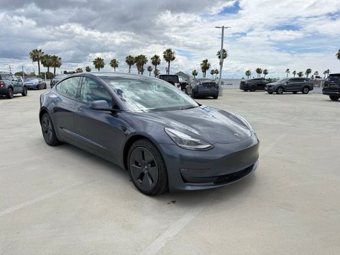 Used 2022 Tesla Model 3 Long Range AWD/4WD image 4