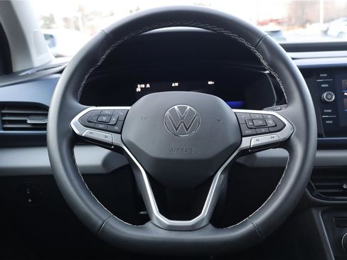 Certified 2022 Volkswagen Taos SE image 16