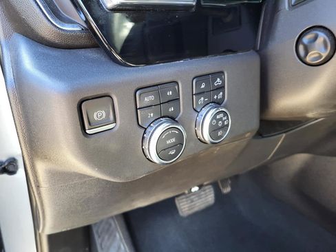 Used 2023 GMC Sierra 1500 SLT image 17