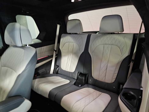 New 2026 BMW X7 M60i image 39