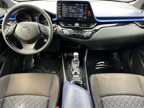 Used 2021 Toyota C-HR XLE FWD image 3