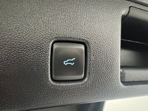 Used 2022 Ford Escape Titanium AWD/4WD image 38