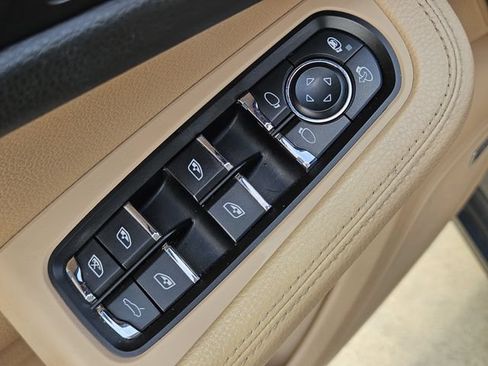 Used 2021 Porsche Macan AWD/4WD image 25