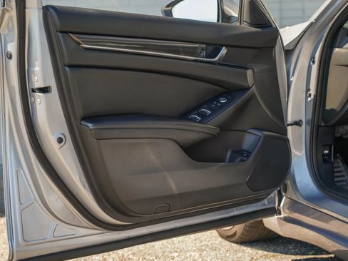 Used 2020 Honda Accord Sport image 9
