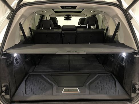 Used 2025 BMW X7 xDrive40i w/ Premium Package image 27