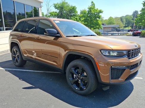 New 2026 Jeep Grand Cherokee Limited w/ Limited Altitude Package AWD/4WD image 2