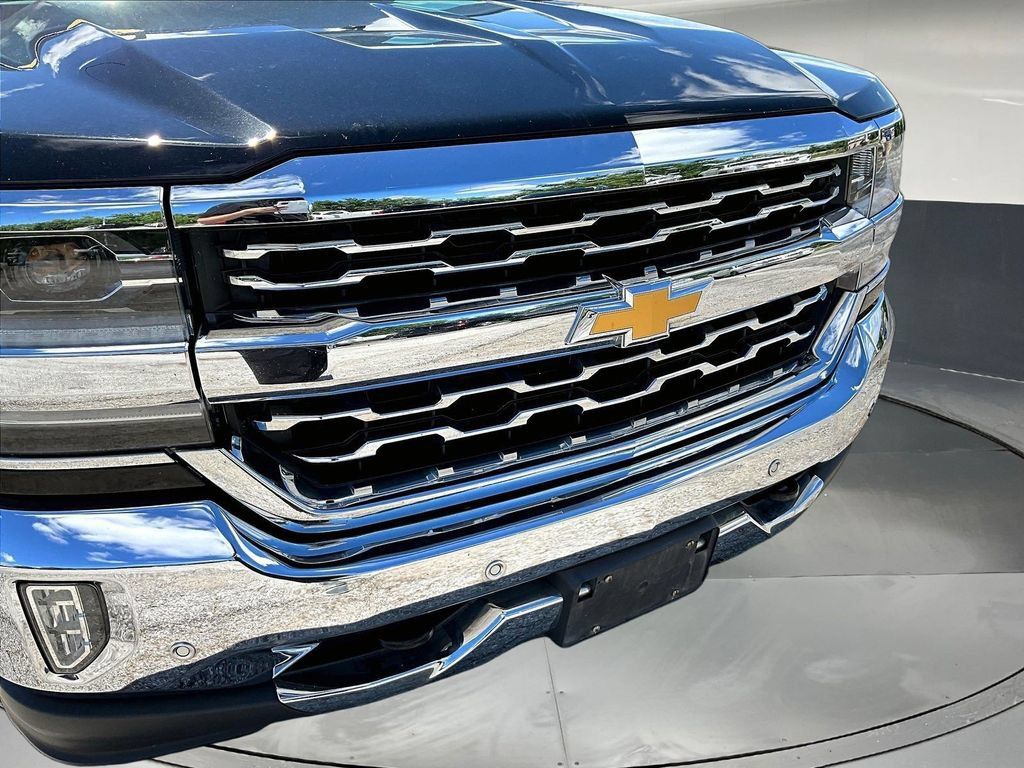 Used 2018 Chevrolet Silverado 1500 LTZ w/ LTZ Plus Package AWD/4WD image 33