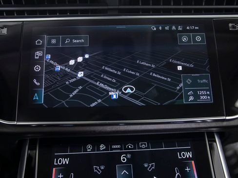 Used 2023 Audi Q8 Premium image 31