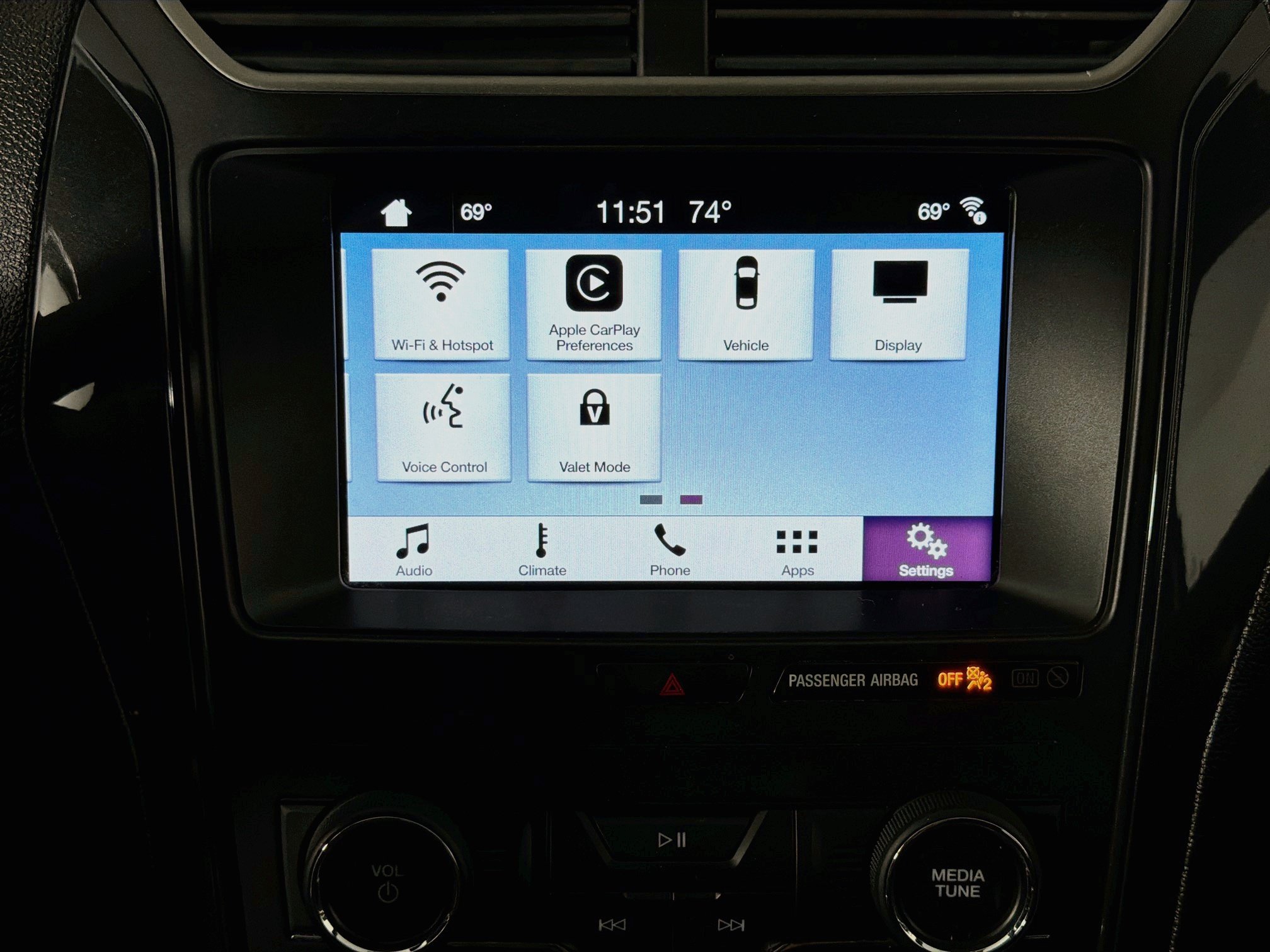Used 2018 Ford Explorer XLT w/ Equipment Group 201A AWD/4WD image 21