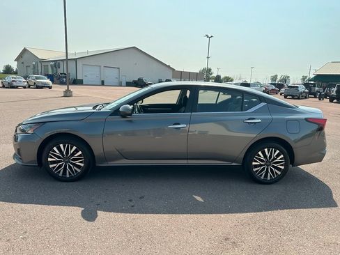 Used 2023 Nissan Altima 2.5 SV w/ SV Premium Package AWD/4WD image 35