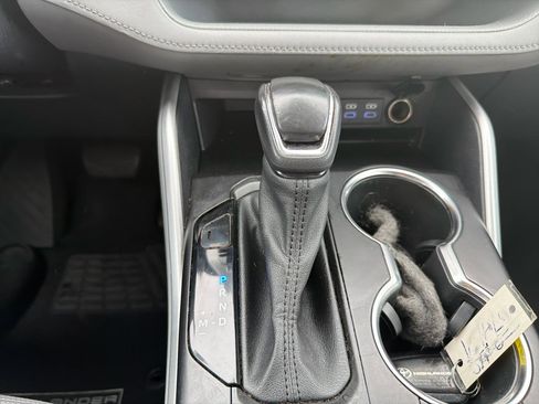 Used 2022 Toyota Highlander LE AWD/4WD image 26