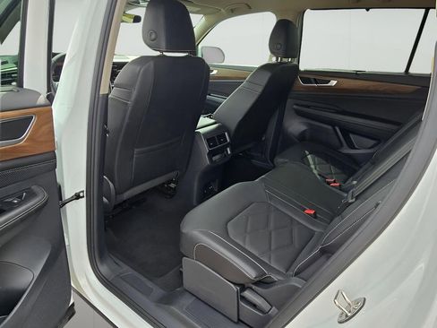 Used 2025 Volkswagen Atlas SE image 24