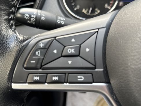 Used 2021 Nissan Rogue Sport SV image 17